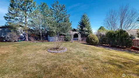 16 River Overlook Street Omak WA 98841