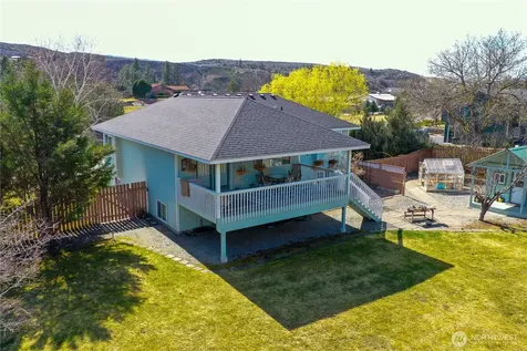16 River Overlook Street Omak WA 98841