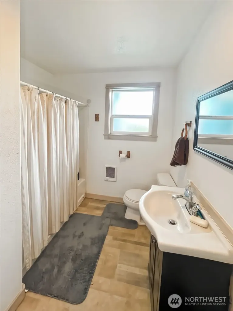 19 Fairley Street Raymond WA 98577