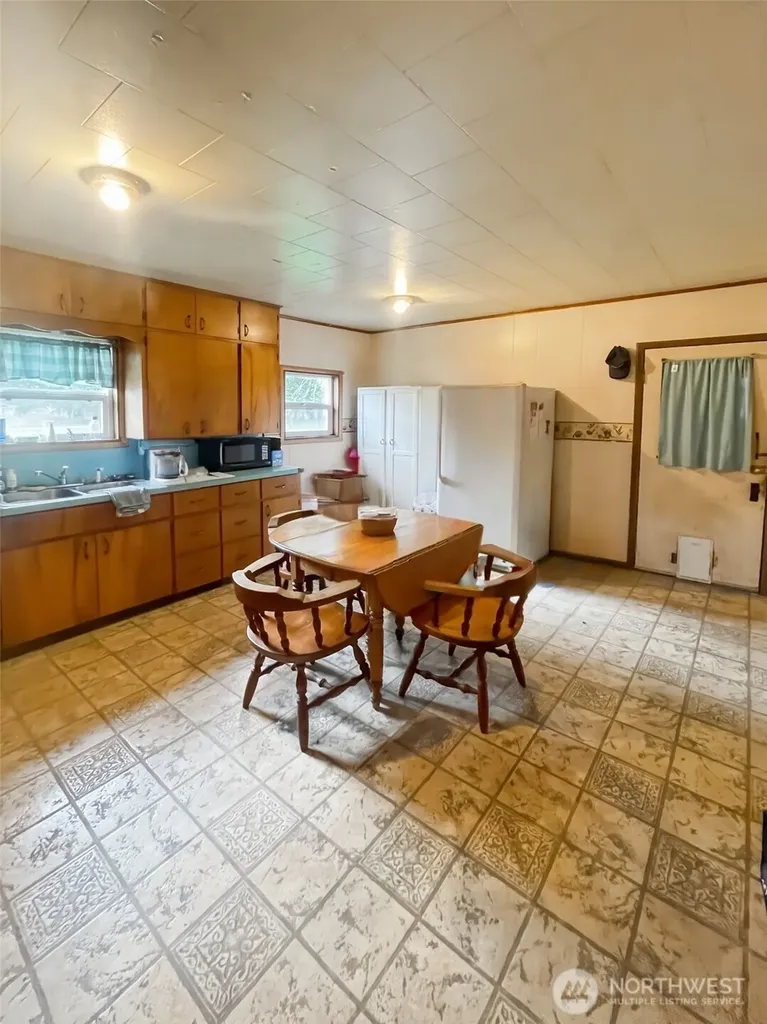 19 Fairley Street Raymond WA 98577