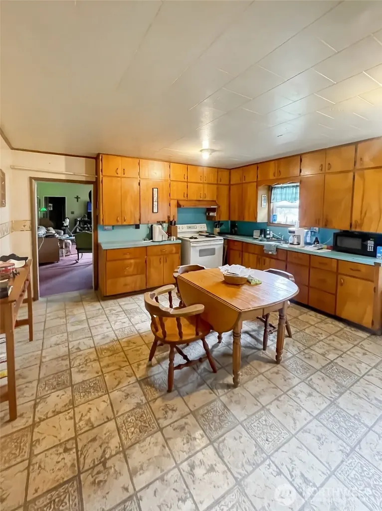 19 Fairley Street Raymond WA 98577