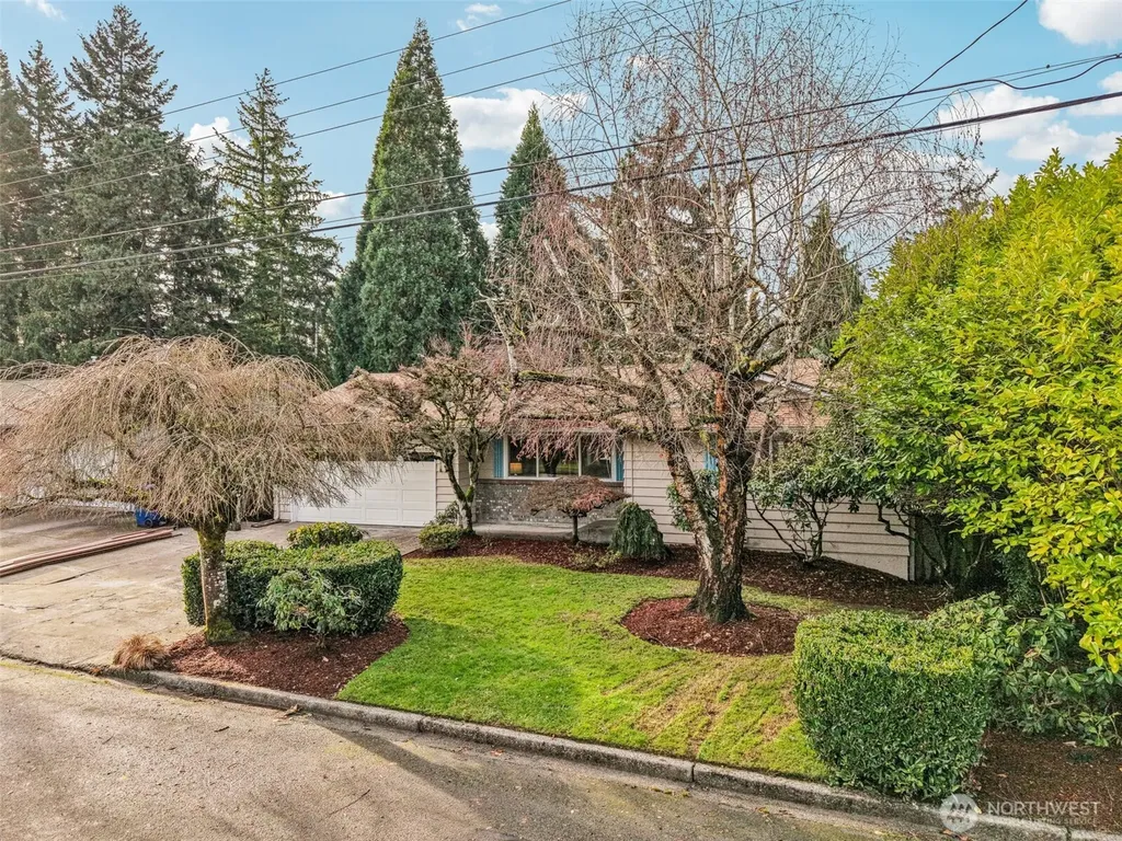 5733 155th Avenue NE Redmond WA 98052