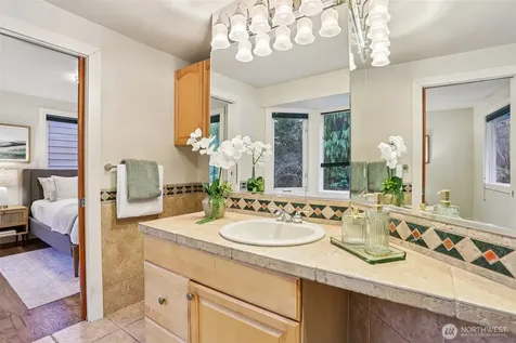 5733 155th Avenue NE Redmond WA 98052