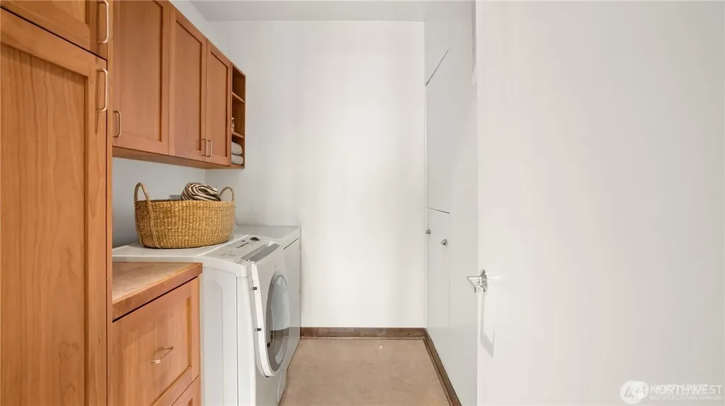 2716 Elliott Avenue Seattle WA 98121