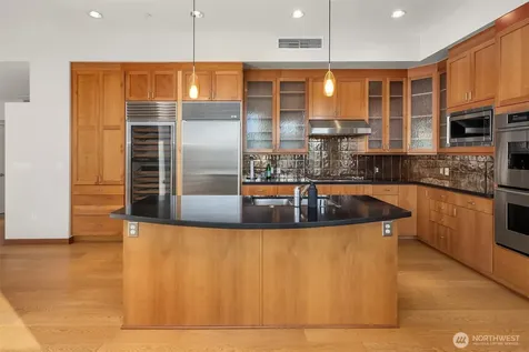 2716 Elliott Avenue Seattle WA 98121