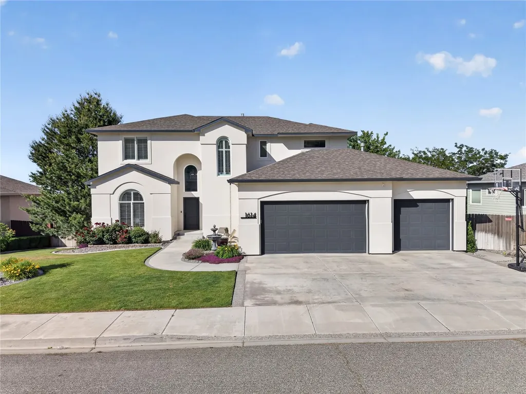 1614 W 51st Avenue Kennewick WA 99338