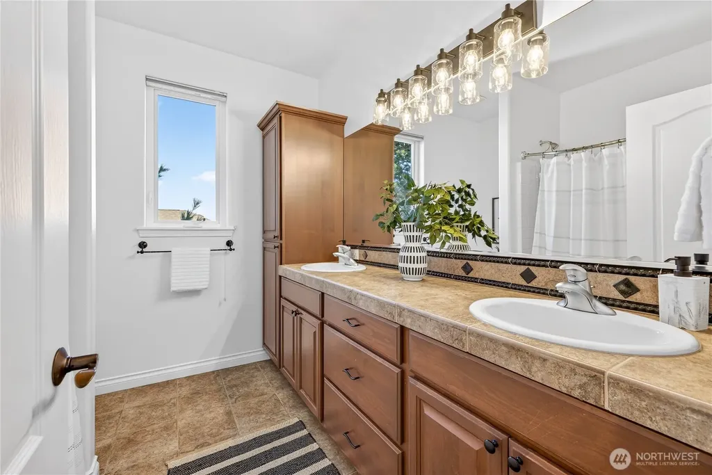 1614 W 51st Avenue Kennewick WA 99338
