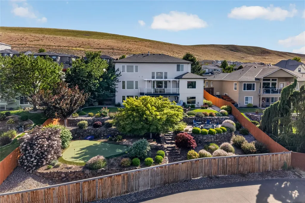 1614 W 51st Avenue Kennewick WA 99338