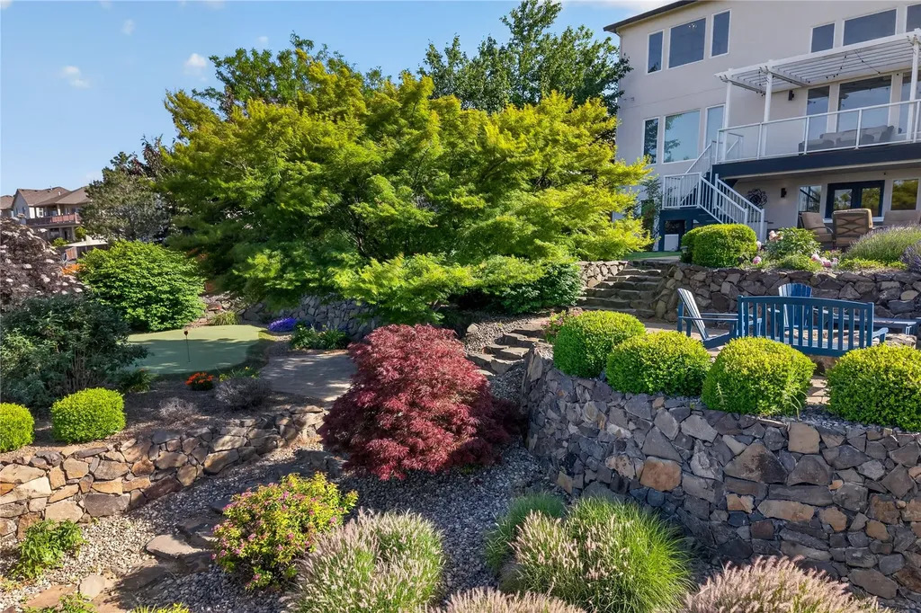 1614 W 51st Avenue Kennewick WA 99338