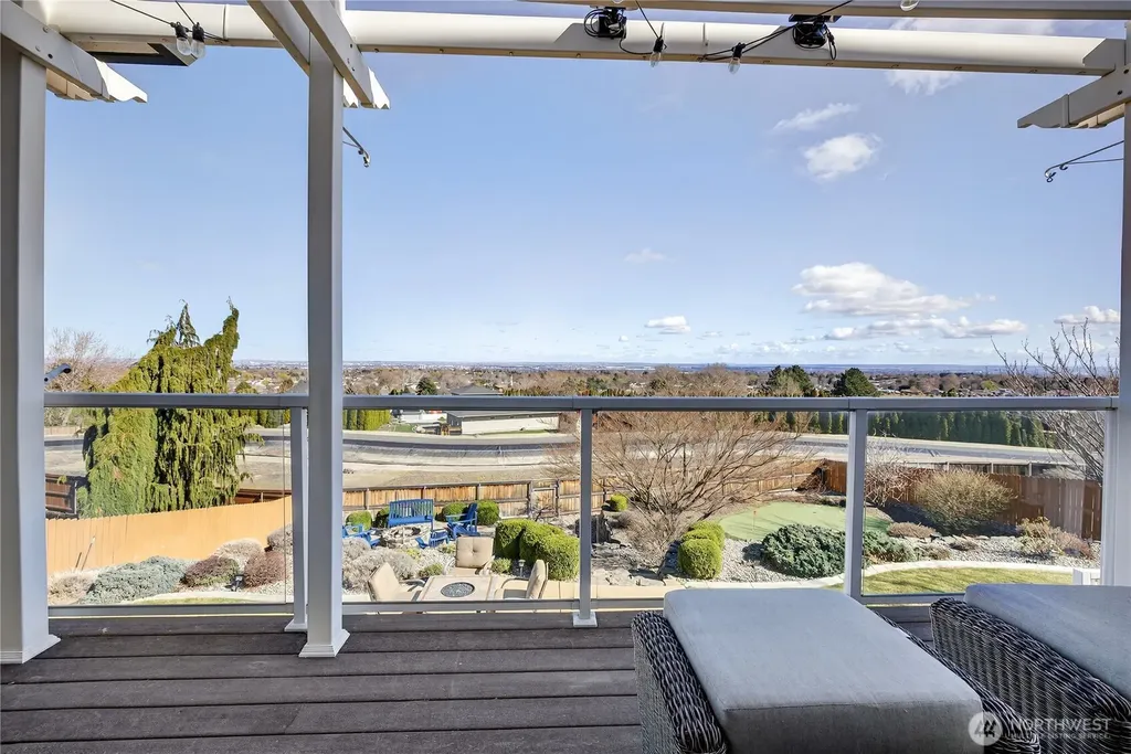 1614 W 51st Avenue Kennewick WA 99338