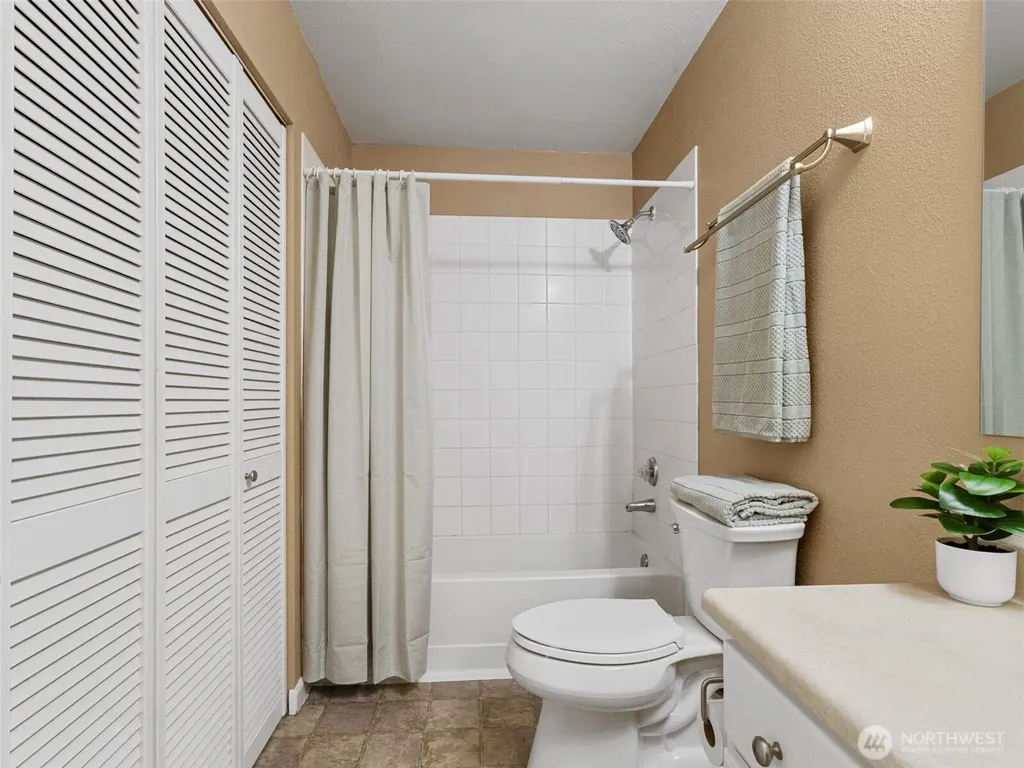 31500 33rd Place SW Federal Way WA 98023