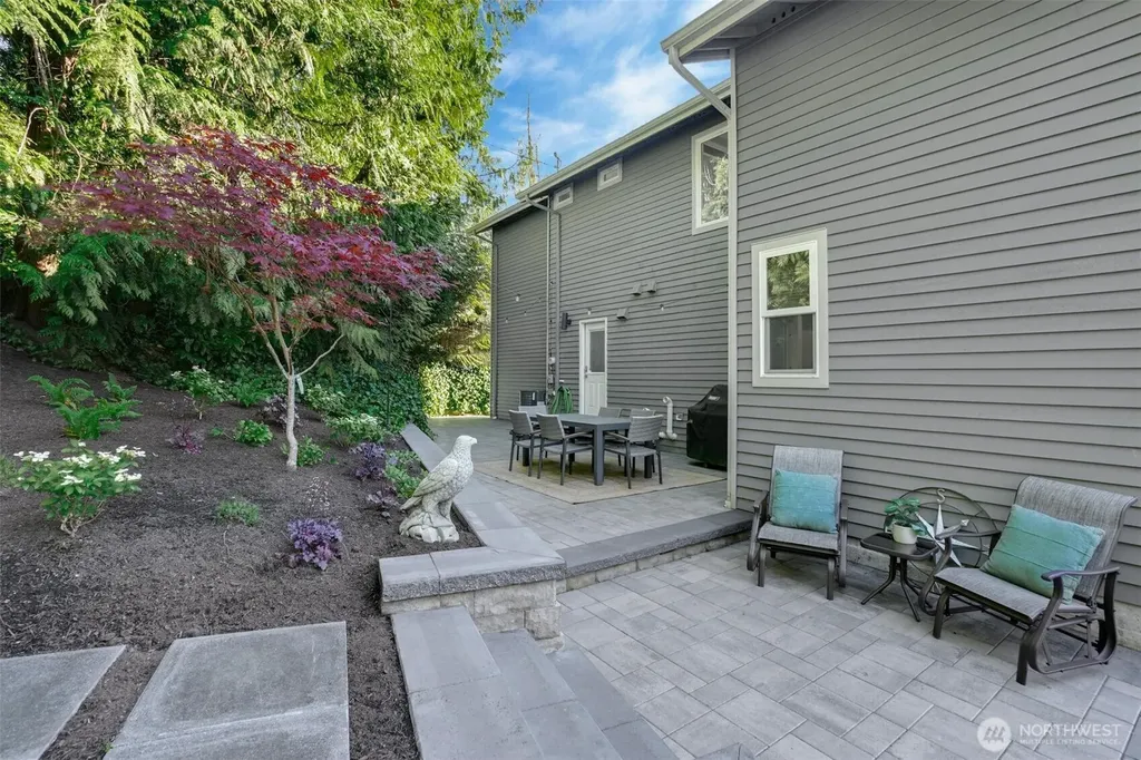 6065 NE 135th Street Kirkland WA 98034