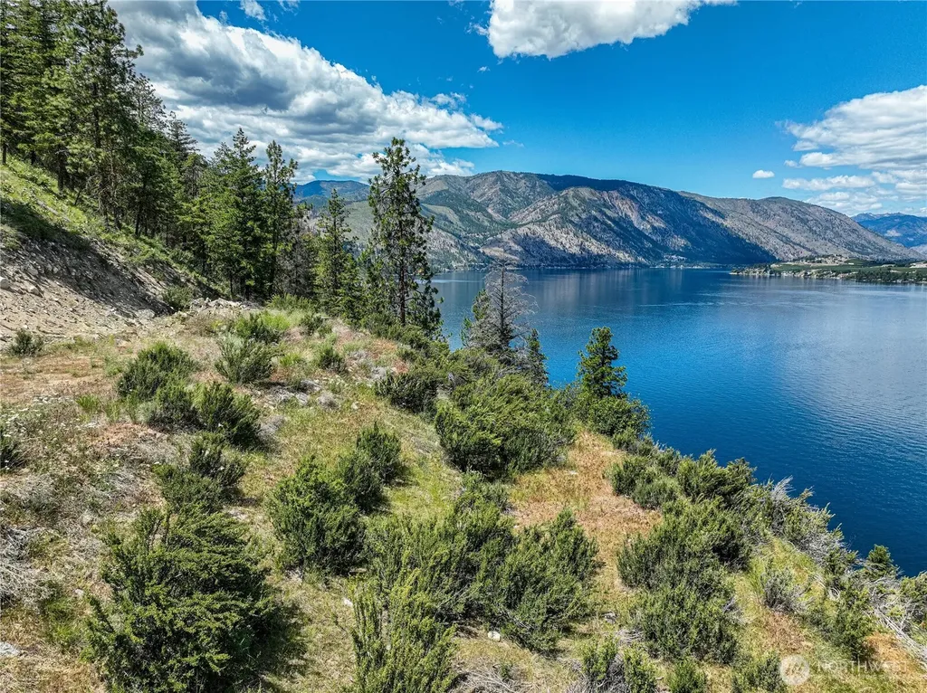 4620 South Lakeshore Road Chelan WA 98816