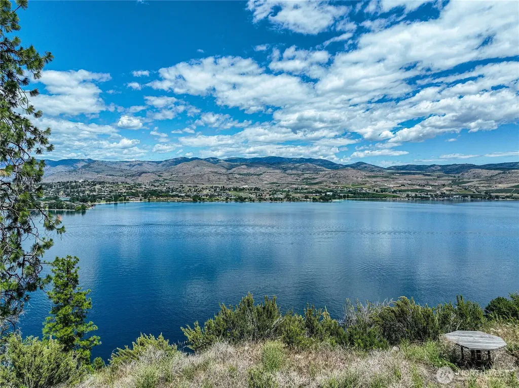 4620 South Lakeshore Road Chelan WA 98816