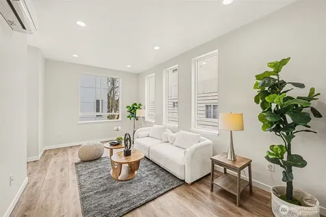 7776 Highland Park Way SW Seattle WA 98106