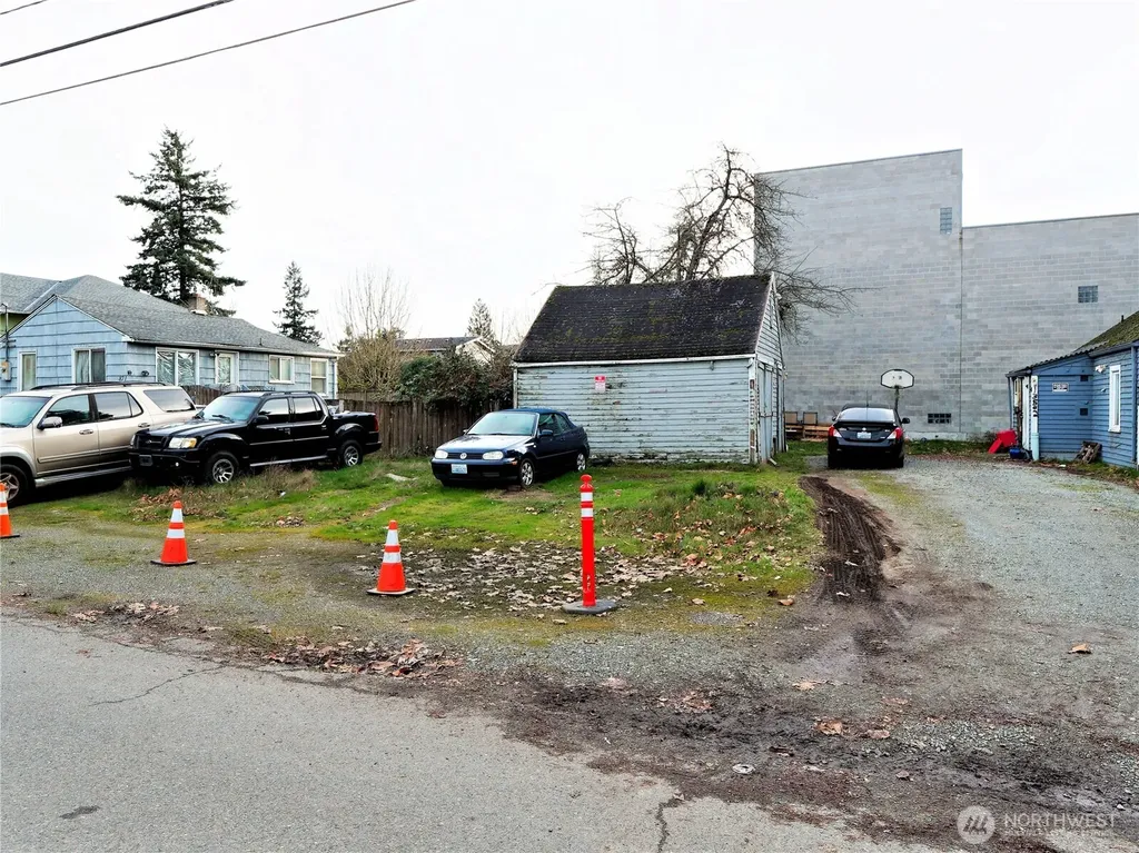 871 SW 135th Street Burien WA 98146