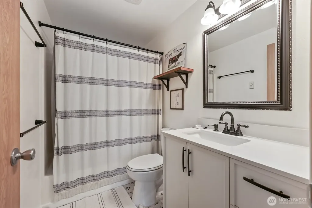 6925 E Filmore Street Port Orchard WA 98366