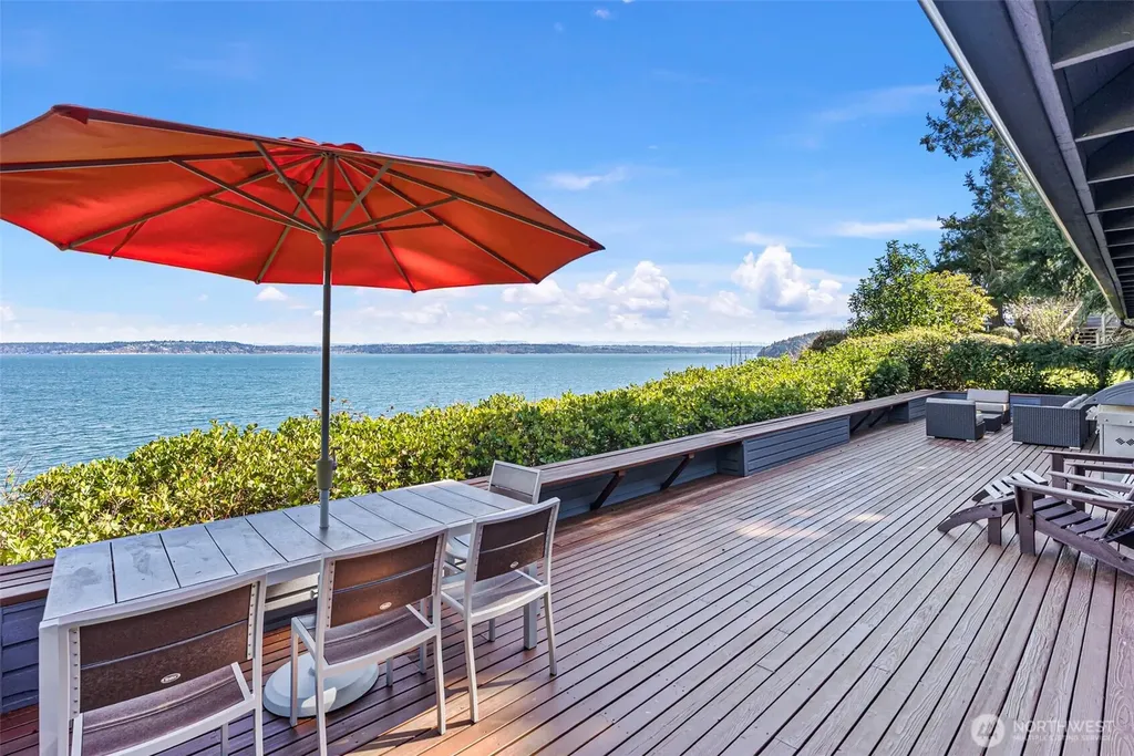8032 SW 222nd Place Vashon WA 98070