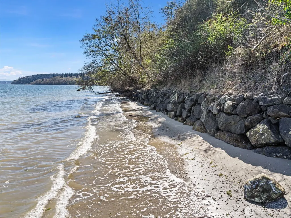 8032 SW 222nd Place Vashon WA 98070