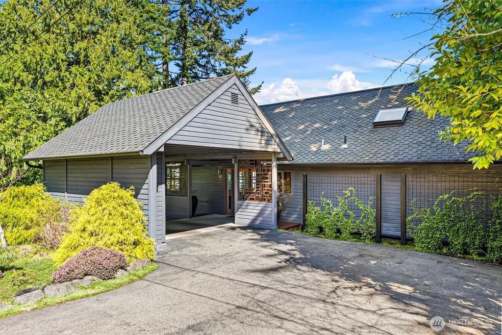 8032 SW 222nd Place Vashon WA 98070