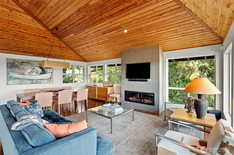 8032 SW 222nd Place Vashon WA 98070