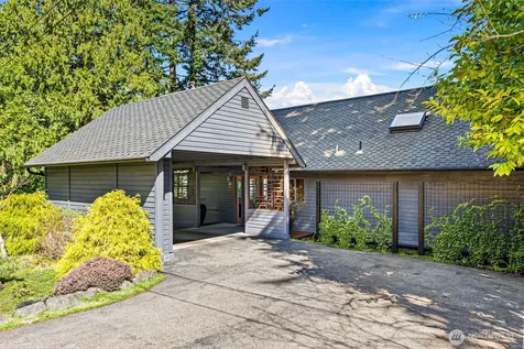 8032 SW 222nd Place Vashon WA 98070