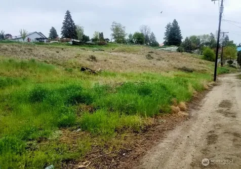 222 Kenwood Street Omak WA 98841