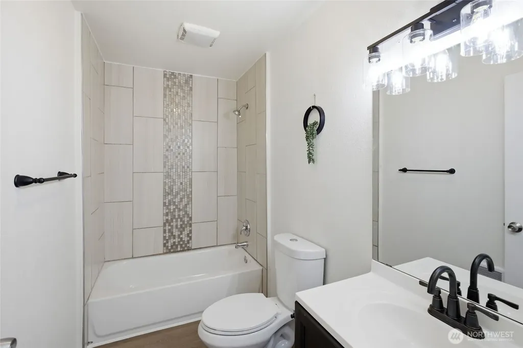 18824 SE 164th Street Renton WA 98058