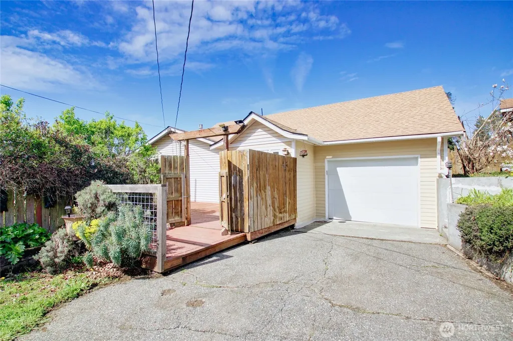 818 Serene View Road Camano Island WA 98282