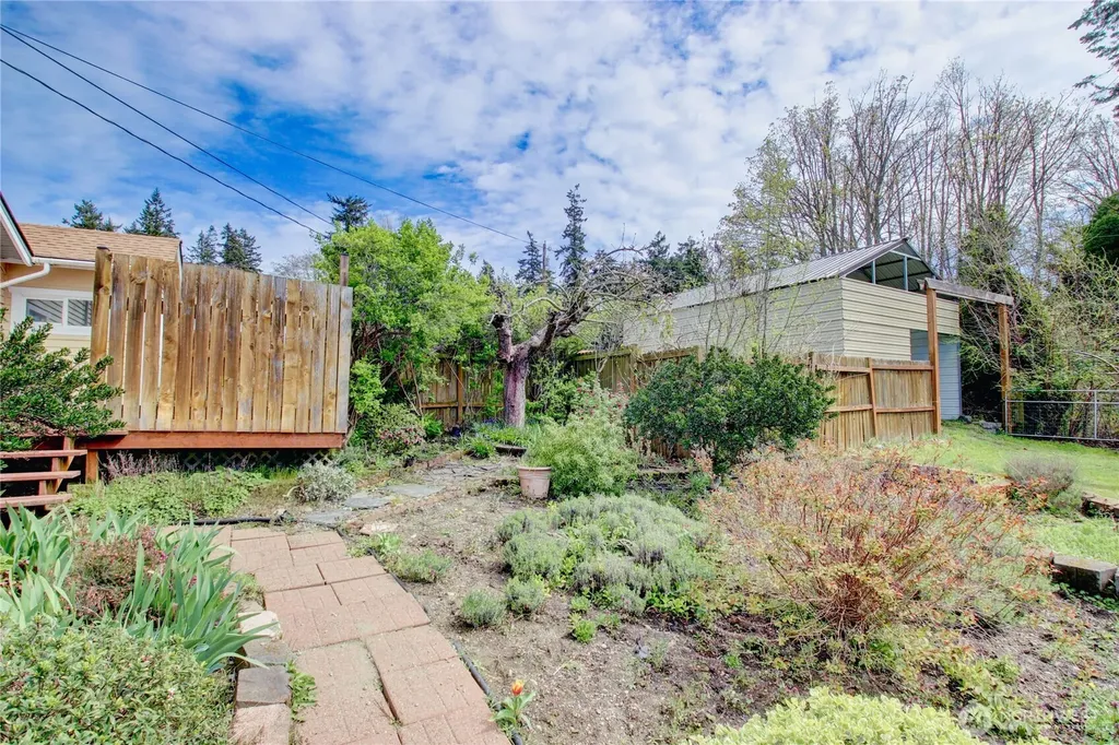 818 Serene View Road Camano Island WA 98282