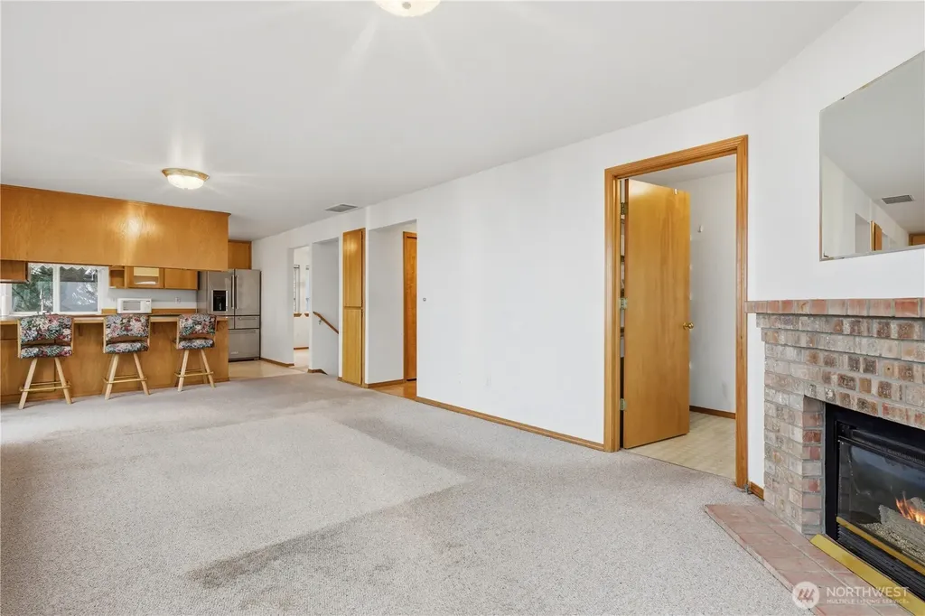 1924 5th Street SE Puyallup WA 98372