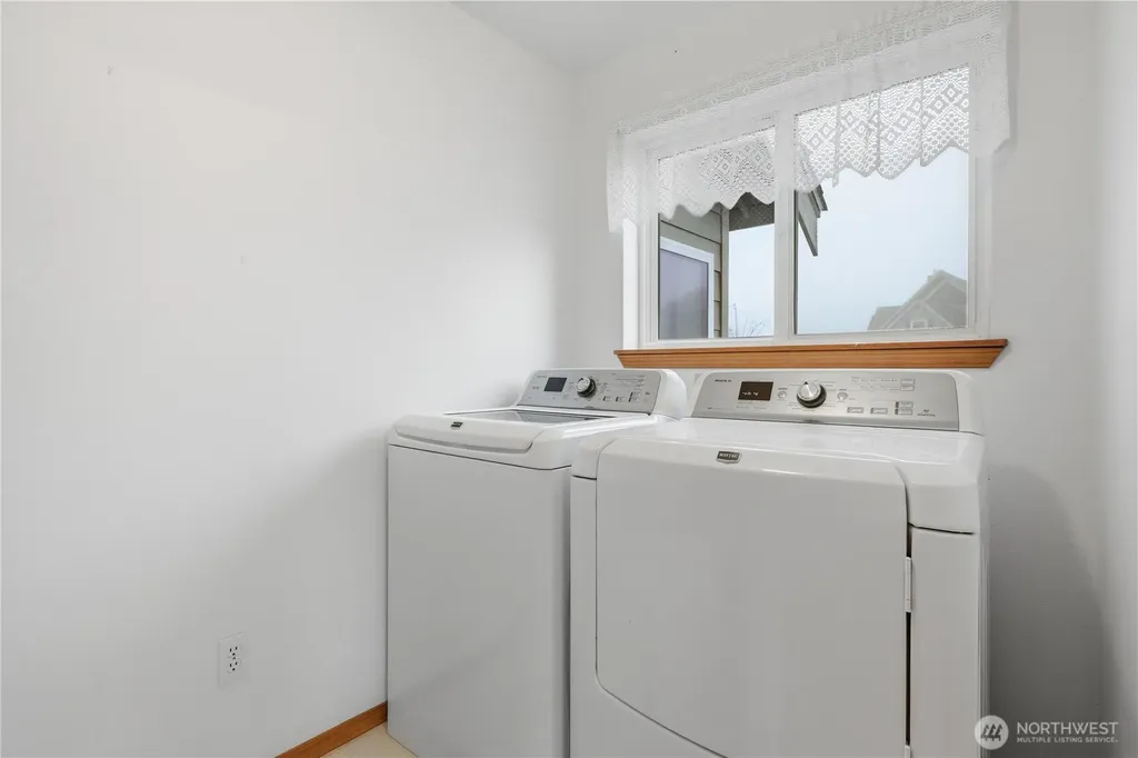 1924 5th Street SE Puyallup WA 98372