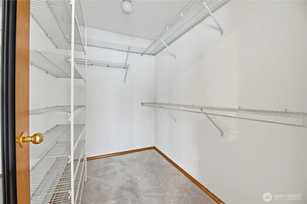 1924 5th Street SE Puyallup WA 98372