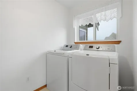1924 5th Street SE Puyallup WA 98372