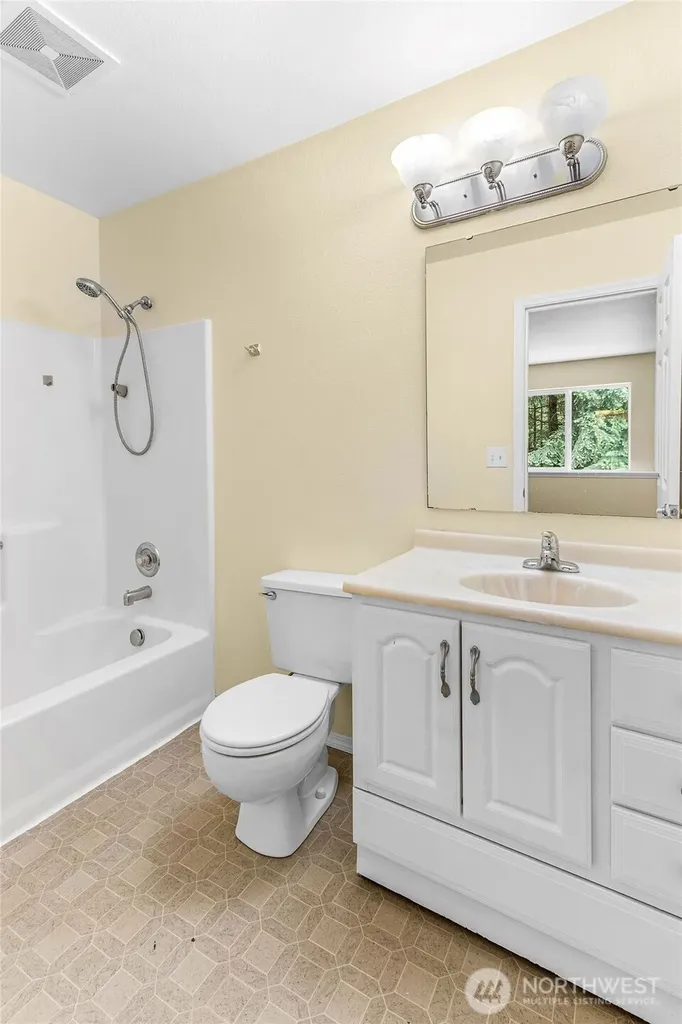 218 Saint Helens Way Winlock WA 98596