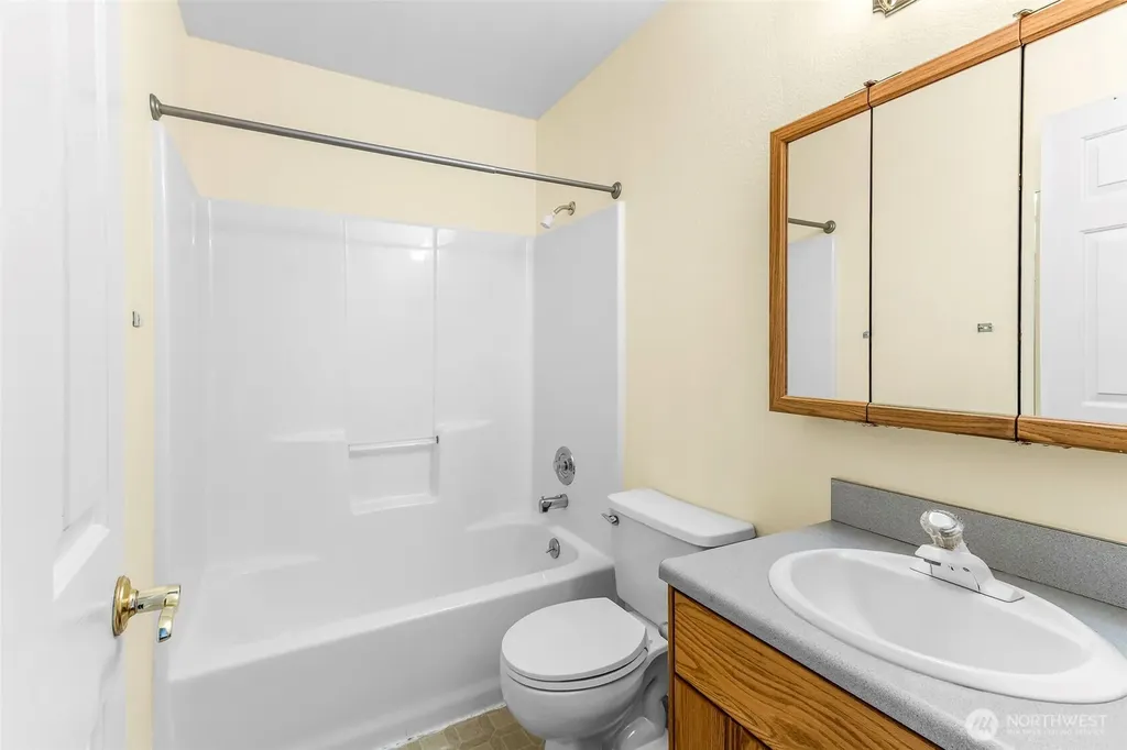 218 Saint Helens Way Winlock WA 98596