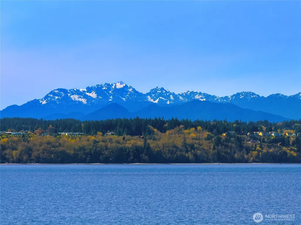 12145 Arrow Point Loop NE Bainbridge Island WA 98110