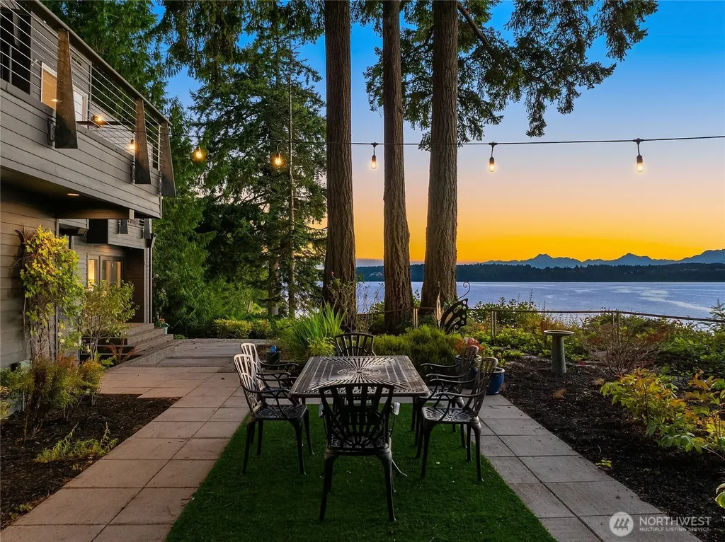 12145 Arrow Point Loop NE Bainbridge Island WA 98110