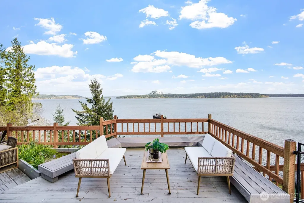 6819 Cliff Avenue SW Longbranch WA 98351