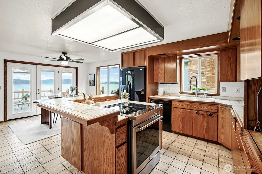 6819 Cliff Avenue SW Longbranch WA 98351