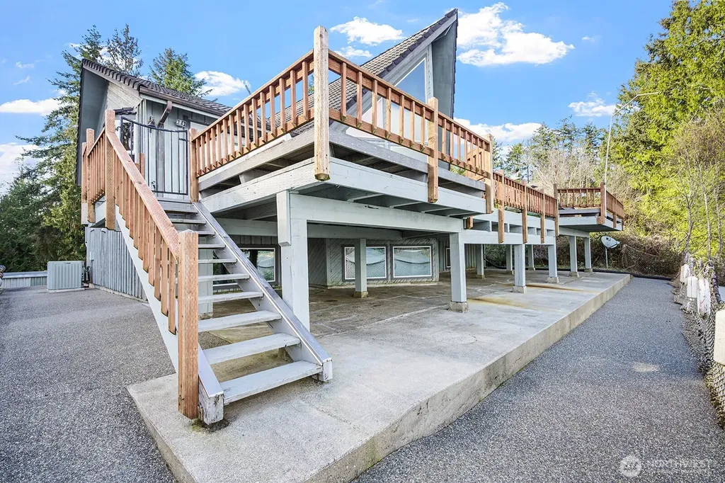 6819 Cliff Avenue SW Longbranch WA 98351