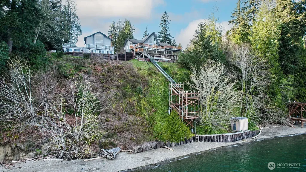 6819 Cliff Avenue SW Longbranch WA 98351