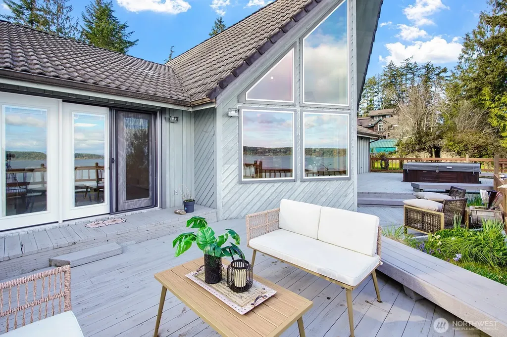 6819 Cliff Avenue SW Longbranch WA 98351