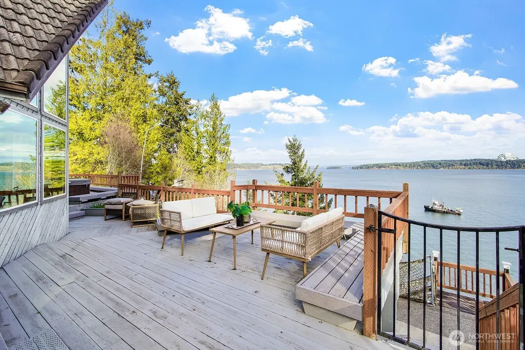 6819 Cliff Avenue SW Longbranch WA 98351