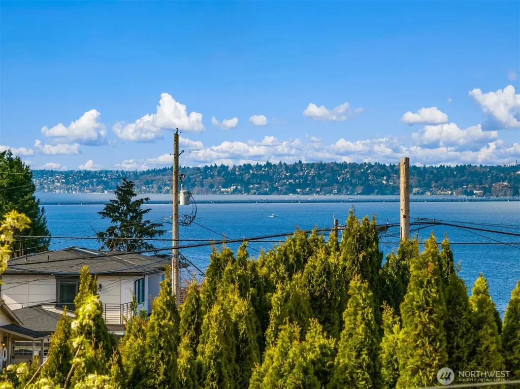1231 4th Street W Kirkland WA 98033