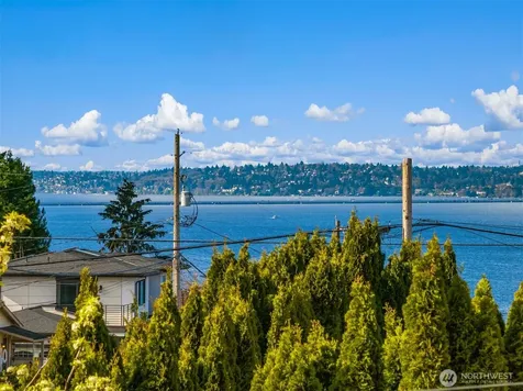 1231 4th Street W Kirkland WA 98033