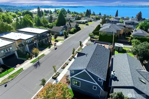 1231 4th Street W Kirkland WA 98033