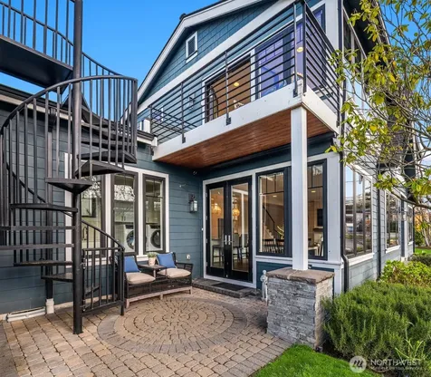 1231 4th Street W Kirkland WA 98033