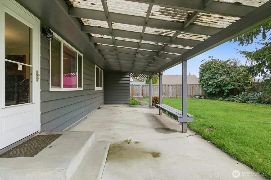 924 7th Avenue NW Puyallup WA 98371