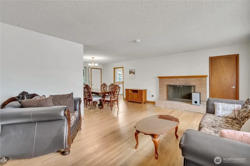924 7th Avenue NW Puyallup WA 98371